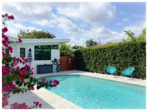 Pearl-By-The-Sea; Private Pool; Walk to the Beach